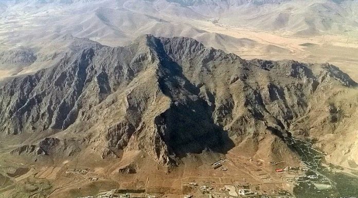 Vent’anni all’ombra di Kader Abdolah Farokhshad_peak_Maiwaleh_Mountain